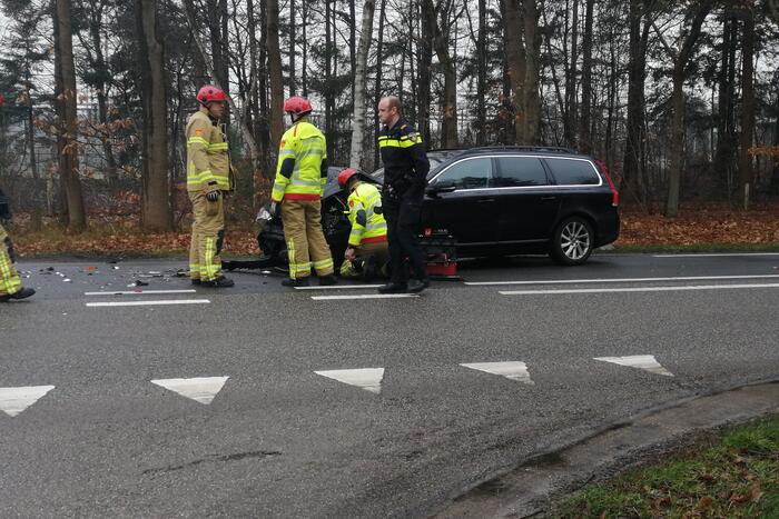 Auto in de kreukels bij verkeersongeval