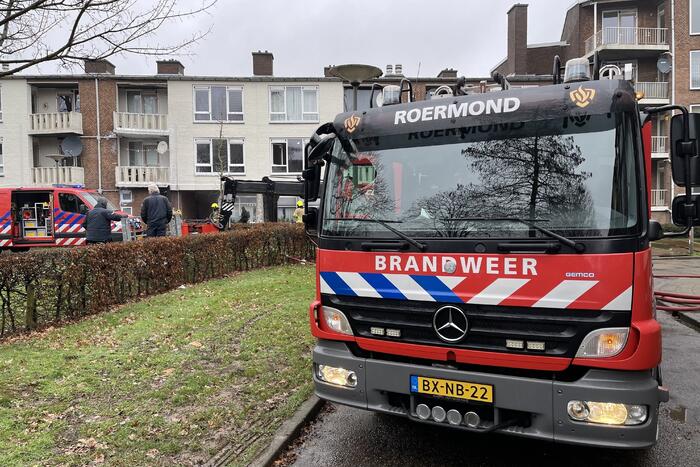 Grote brand in portiekflat