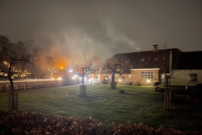Veel rook door schoorsteenbrand