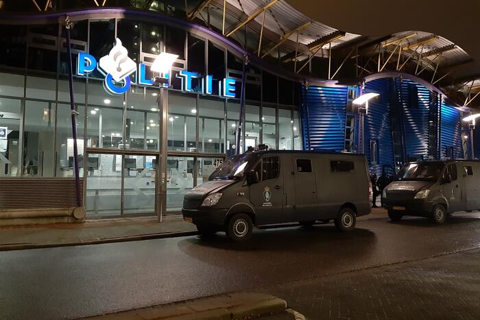 Marechaussee en politie staan paraat voor ongeregeldheden