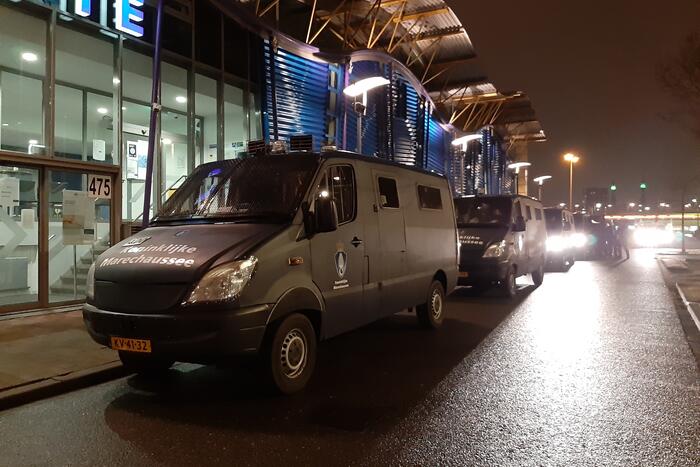 Marechaussee en politie staan paraat voor ongeregeldheden