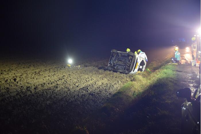 Bestuurder bekneld na eenzijdig ongeval