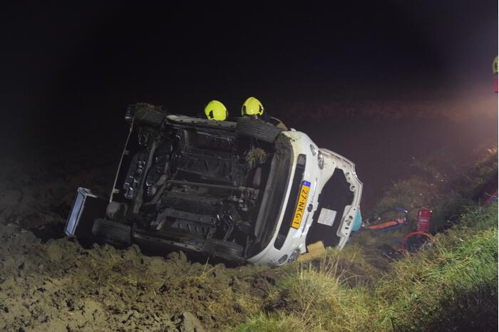 Bestuurder bekneld na eenzijdig ongeval