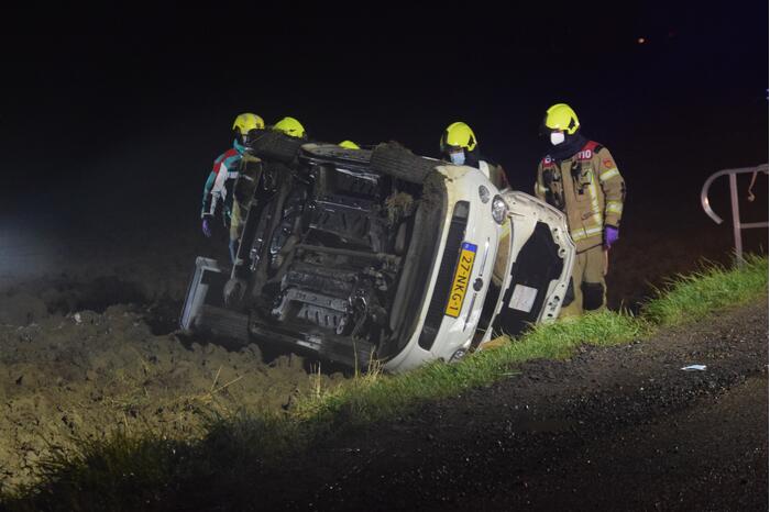 Bestuurder bekneld na eenzijdig ongeval