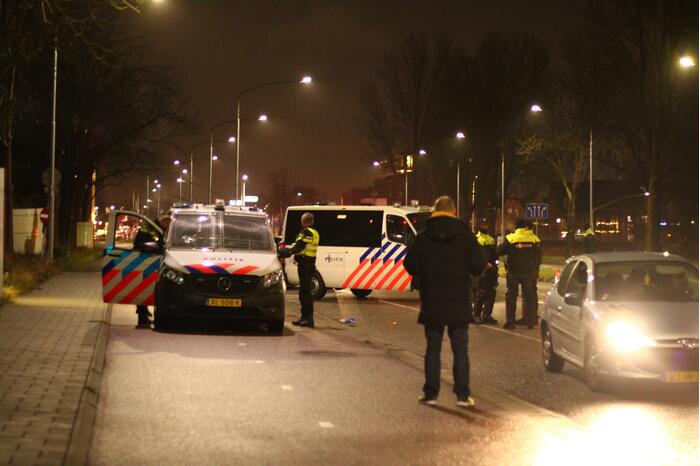 Politie houdt verkeerscontrole in Schalkwijk