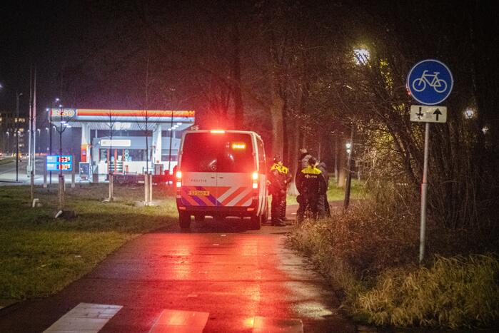 Politie houdt verkeerscontrole in Schalkwijk