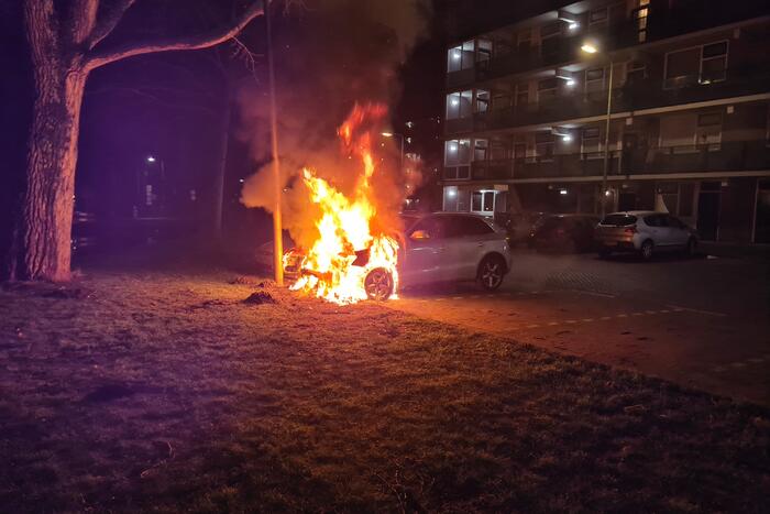 Zoveelste autobrand tijdens avondklok