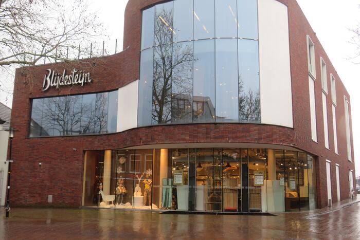 Ondernemers barricaderen winkels voor eventuele rellen