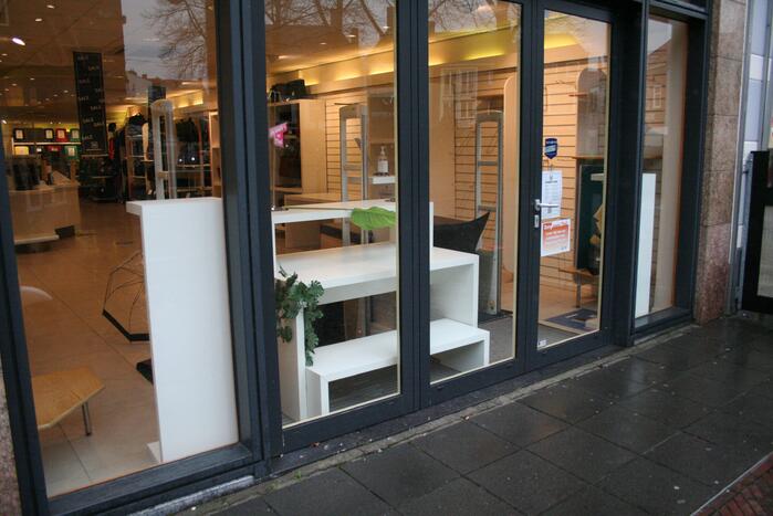 Ondernemers barricaderen winkels voor eventuele rellen