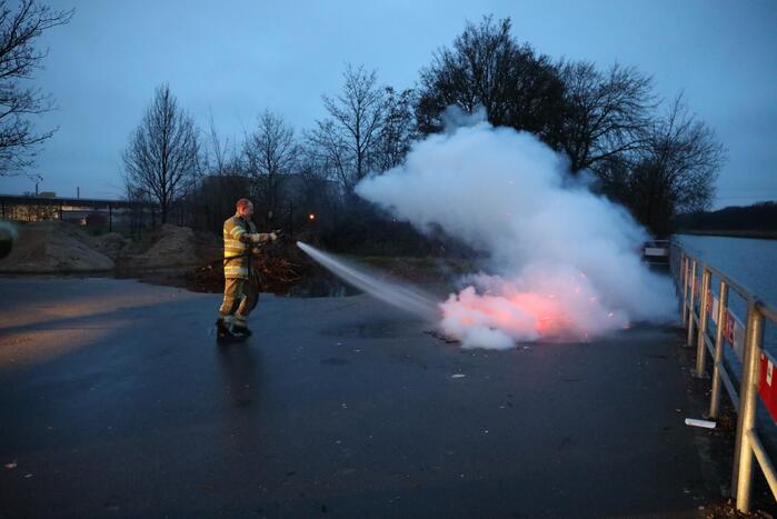 Stapel pallets in brand gestoken