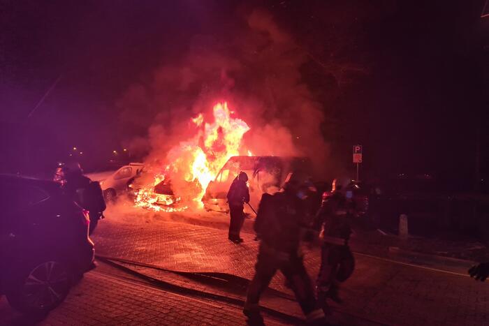 Postpakketten verwoest door brand in bestelbussen