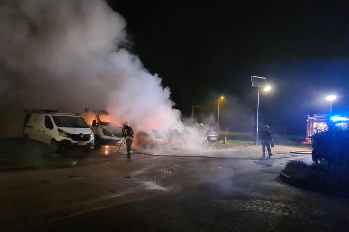 Postpakketten verwoest door brand in bestelbussen