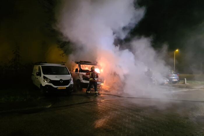 Postpakketten verwoest door brand in bestelbussen