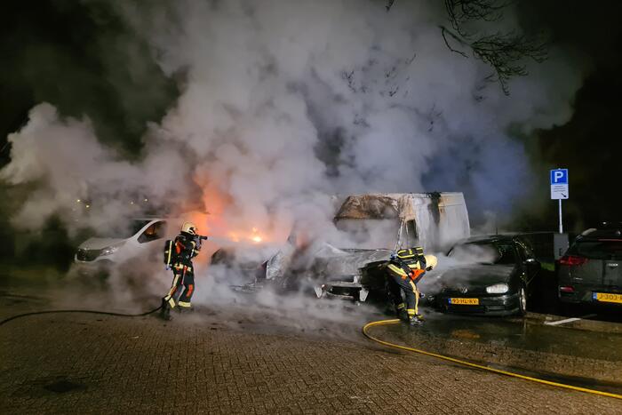 Postpakketten verwoest door brand in bestelbussen
