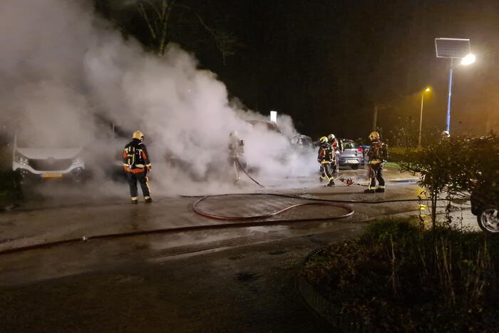 Postpakketten verwoest door brand in bestelbussen