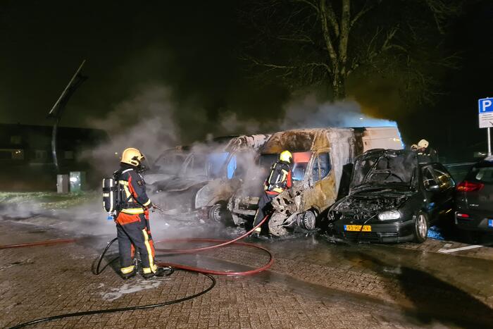 Postpakketten verwoest door brand in bestelbussen