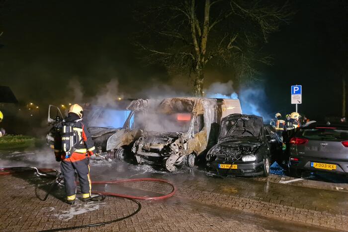 Postpakketten verwoest door brand in bestelbussen