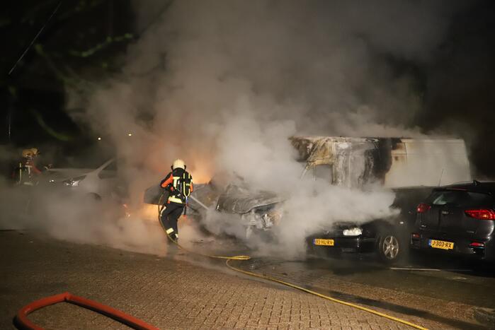 Postpakketten verwoest door brand in bestelbussen
