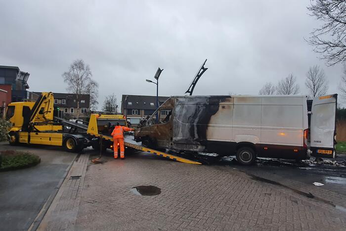 Postpakketten verwoest door brand in bestelbussen