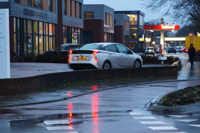 Fietser aangereden op rotonde