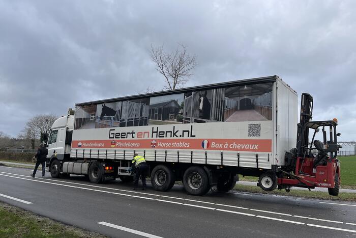Ernstig ongeval tussen 45km-wagen en vrachtwagen