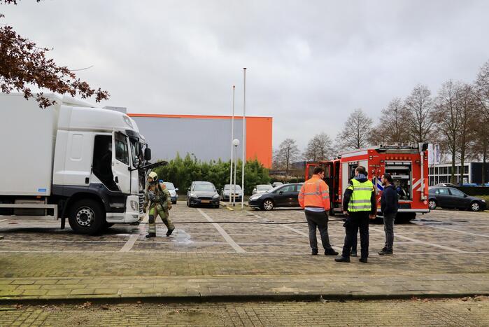 Brand in cabine van vrachtwagen