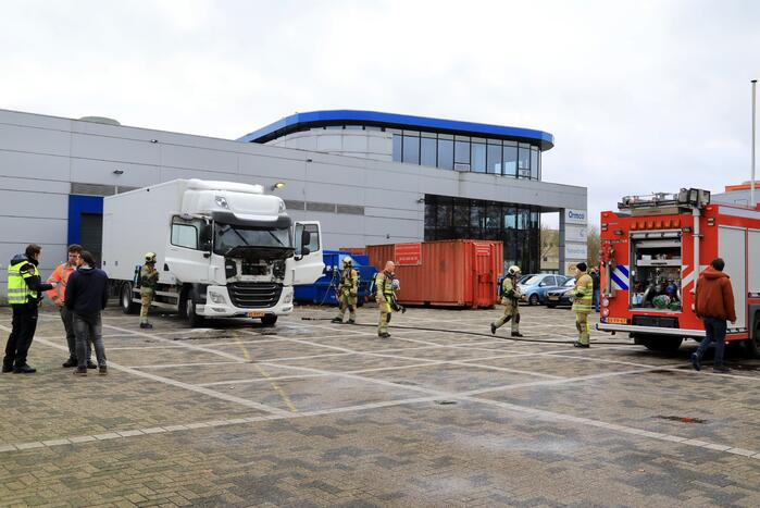 Brand in cabine van vrachtwagen