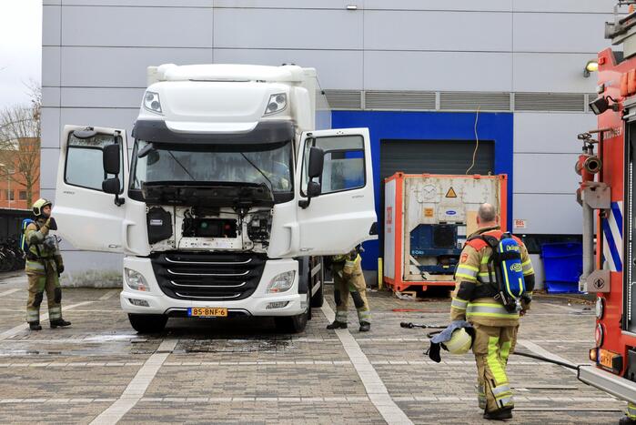 Brand in cabine van vrachtwagen
