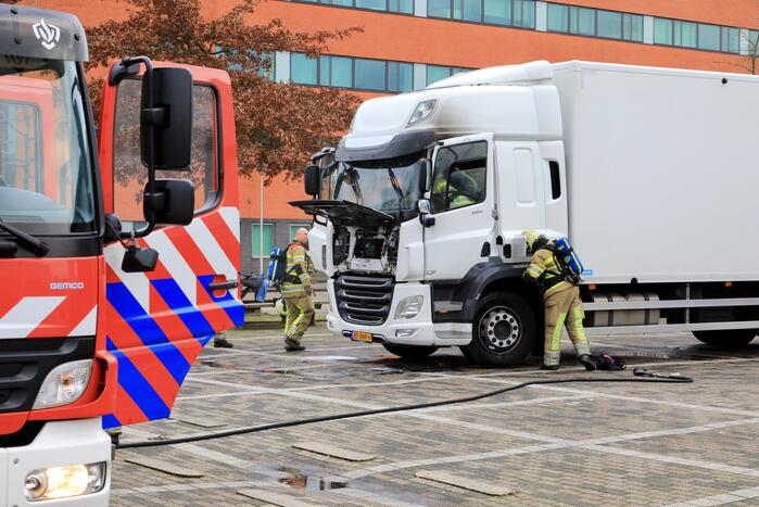 Brand in cabine van vrachtwagen