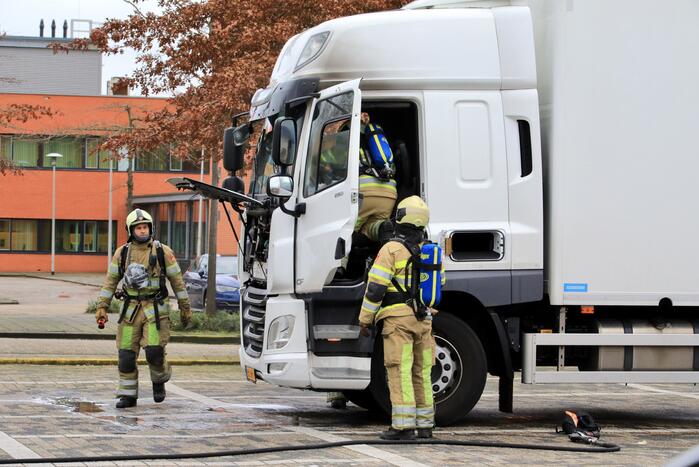 Brand in cabine van vrachtwagen