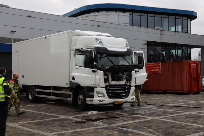 Brand in cabine van vrachtwagen