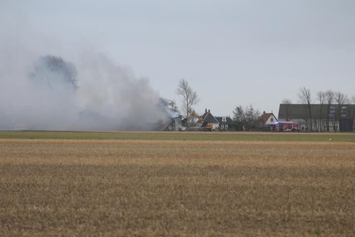 Brand in schuur met gestalde caravans