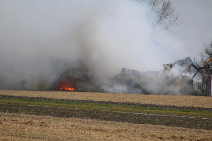 Brand in schuur met gestalde caravans