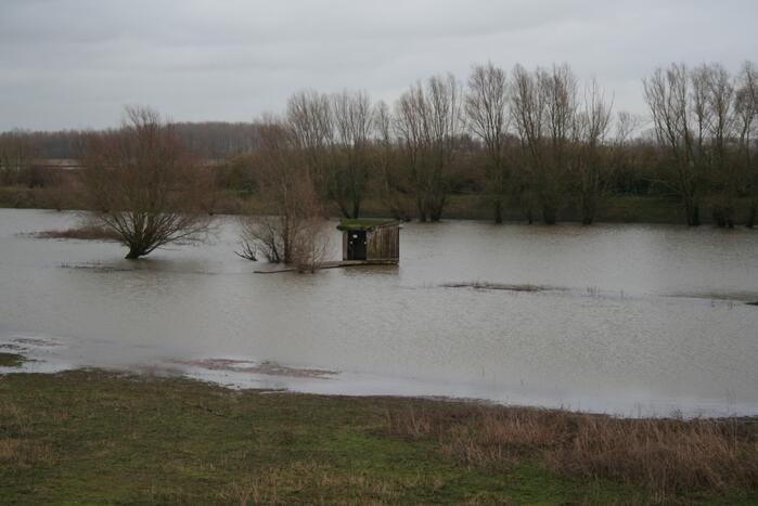 Water van De Waal staat flink hoog