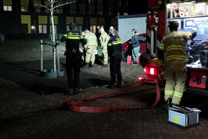 Vrouw zakt weg in drijfzand