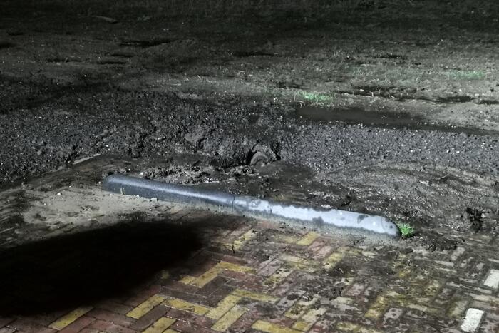 Vrouw zakt weg in drijfzand