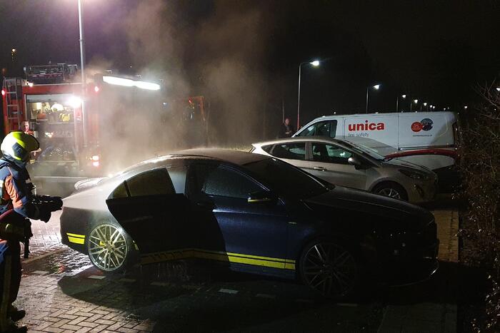 Binnenkant van auto in brand