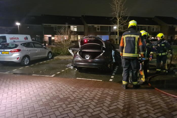 Binnenkant van auto in brand