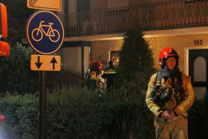 Brandend voorwerp op dak van woning