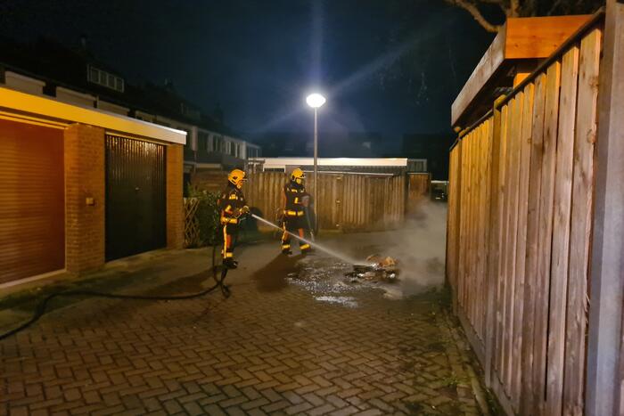Berg rommel in brand gestoken