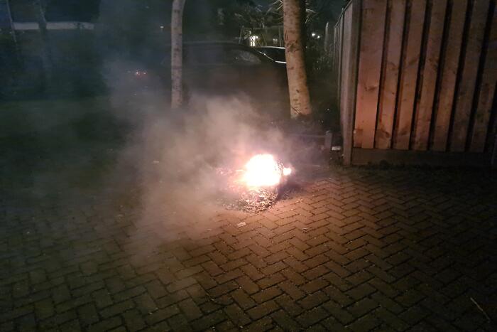 Berg rommel in brand gestoken