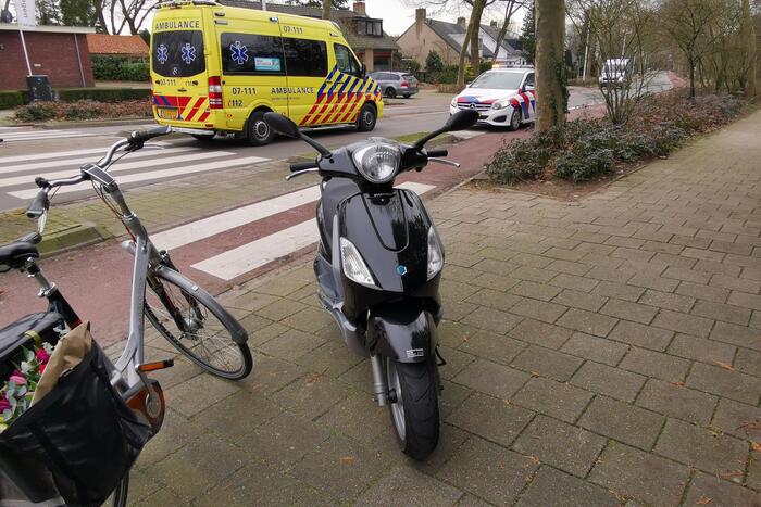 Scooterrijder gewond bij botsing met auto