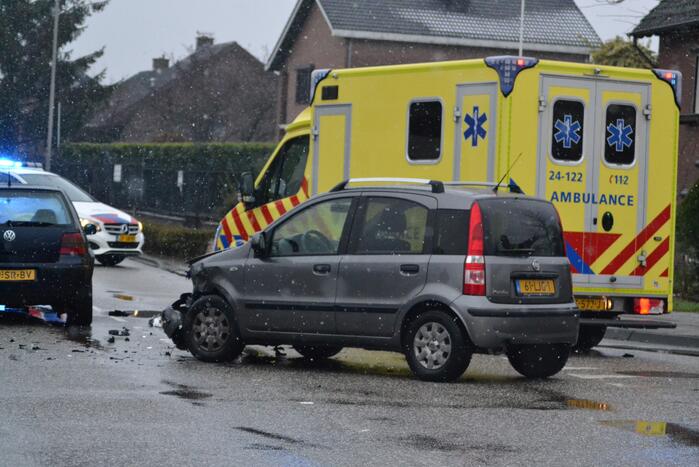 Veel schade bij ongeval met personenauto's