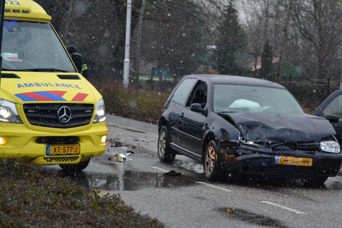 Veel schade bij ongeval met personenauto's