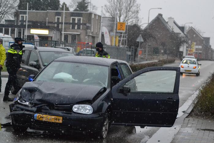 Veel schade bij ongeval met personenauto's