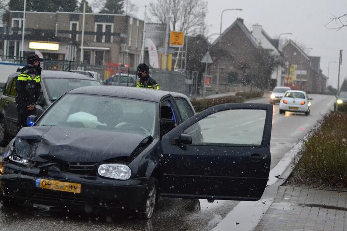 Veel schade bij ongeval met personenauto's