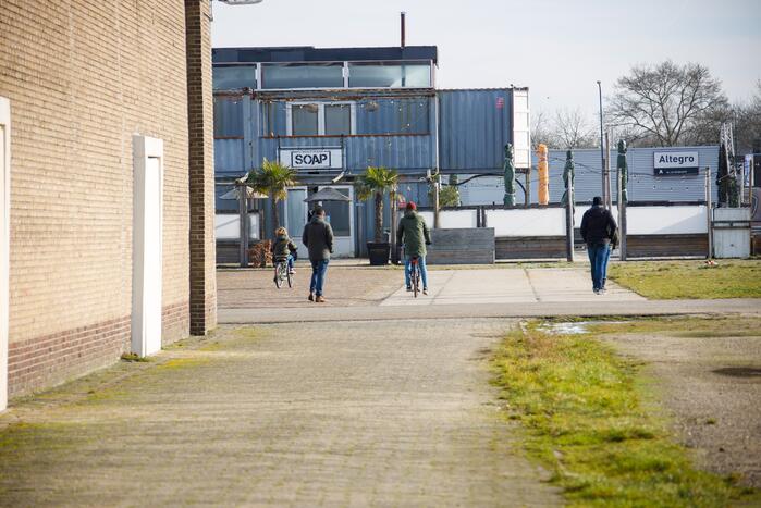 Grote politiemacht tijdens koffiedrinken' op Zwitsal Terrein