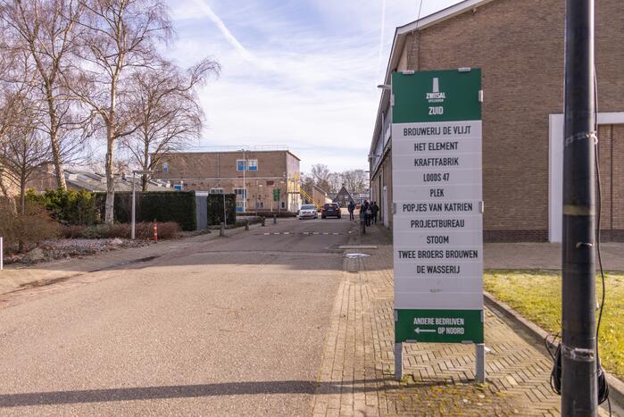 Grote politiemacht tijdens koffiedrinken' op Zwitsal Terrein