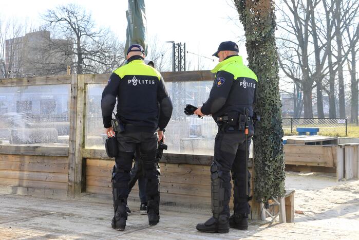 Grote politiemacht tijdens koffiedrinken' op Zwitsal Terrein