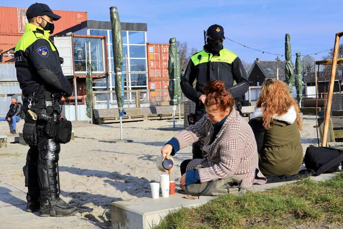 Grote politiemacht tijdens koffiedrinken' op Zwitsal Terrein